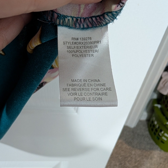 DR2 by Daniel Rainn Teal Floral V-Neck Short Sleeve Blouse in Size 2X - Picture 7 of 8